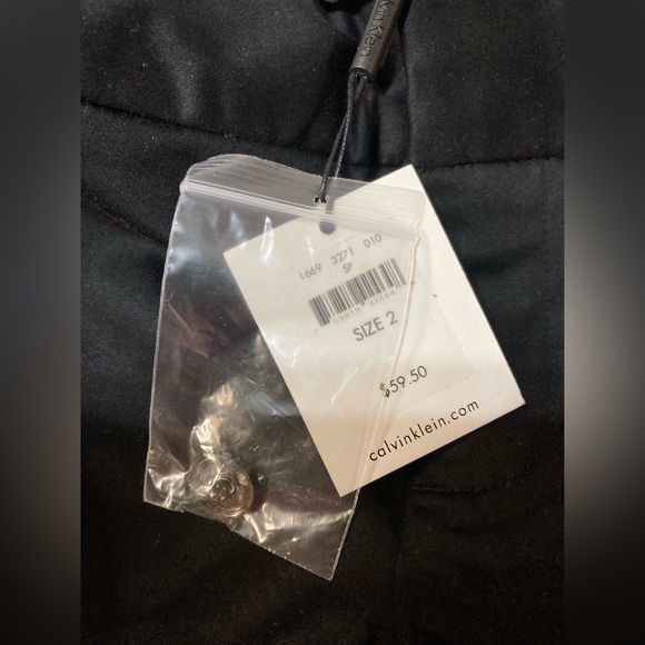 BNWT ๐ฅCALVIN KLEIN SHORT SIZE 2๐ฅ๐ฅ๐ฅ - Picture 11 of 11